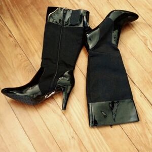 AK ANNE KLEIN IFLEX,  "ORIOLE"  BLACK BOOTS. 8.5M.